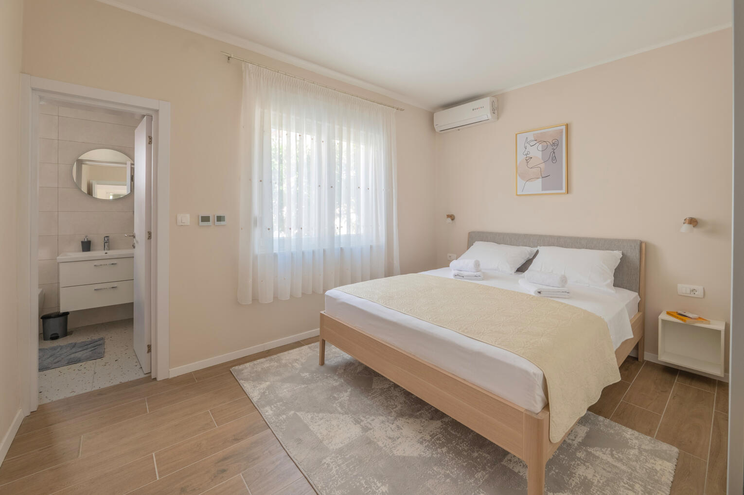 Bedroom with en-suite bathroom