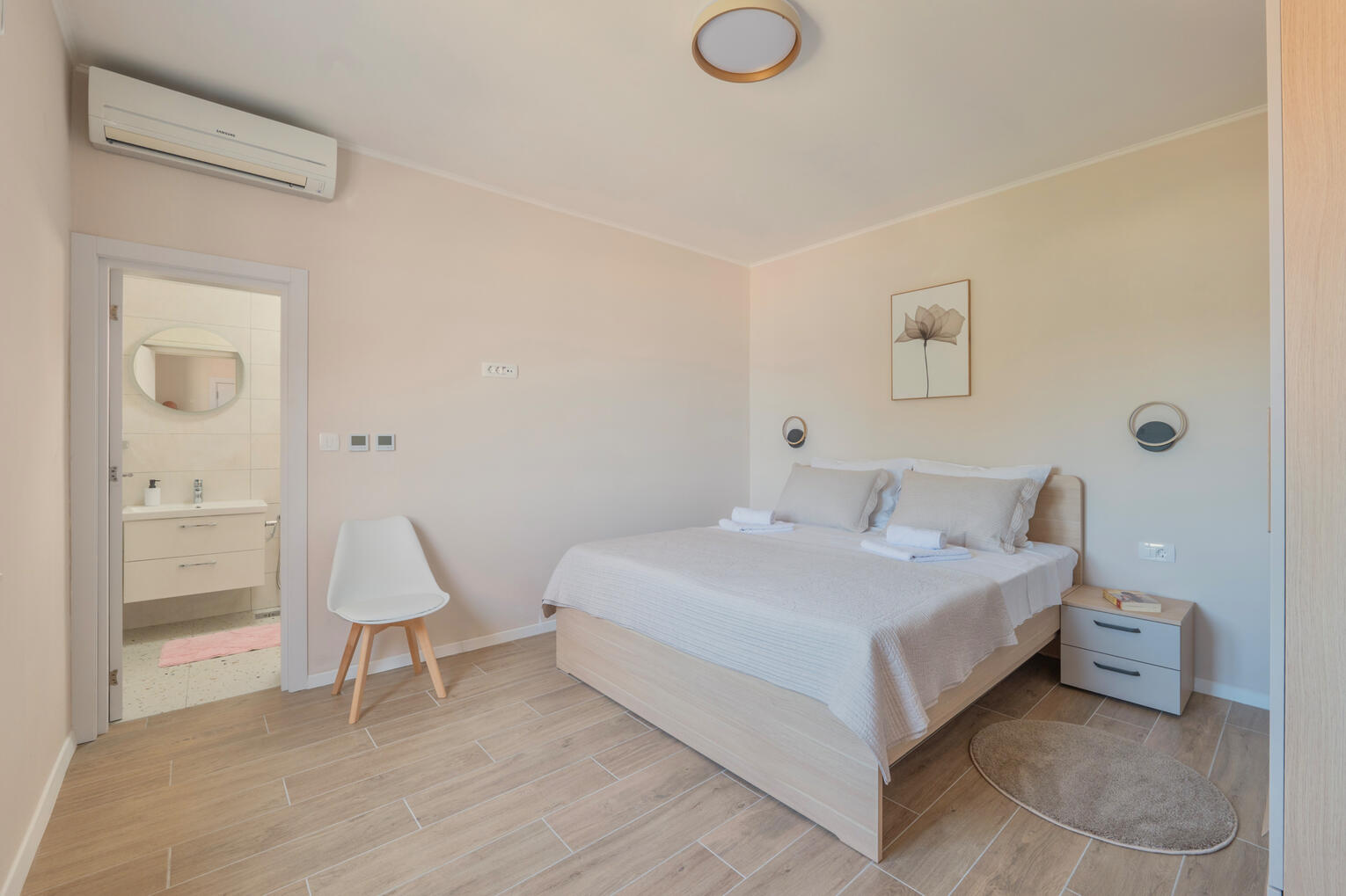Bedroom with en-suite bathroom